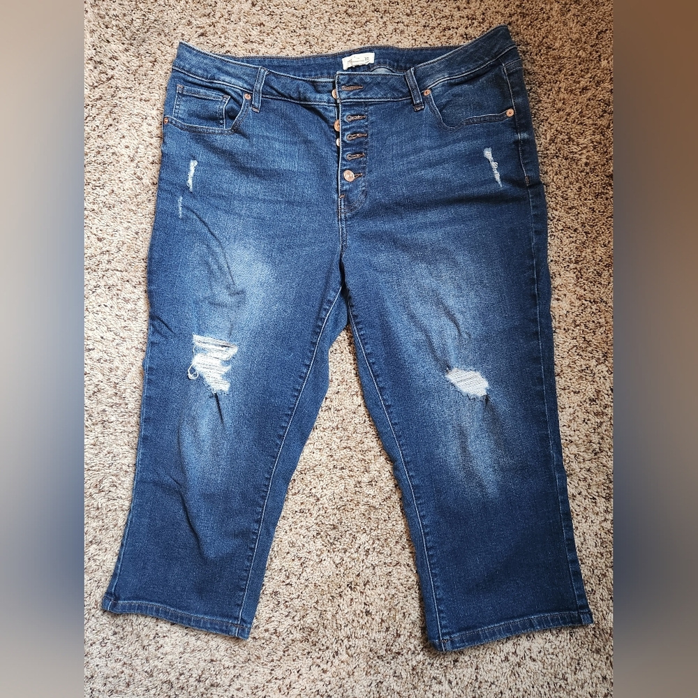 Button Fly Distressed Capri